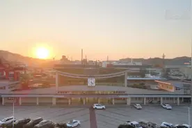 太过稀罕引来同行“围观”：女调车员的“铁汉”人生图片