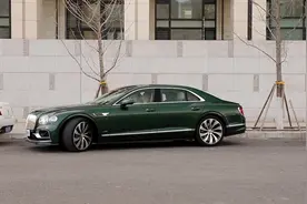 2020款 宾利飞驰 泊车辅助功能演示