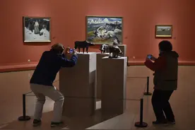 文化新观察｜看！一群奋力的牛，一个“犇”跑的国图片