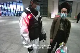 带百万现金上火车？新豫两地铁警全程护送图片