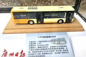 春运广州进社区，“公车的进化史”模型展图片
