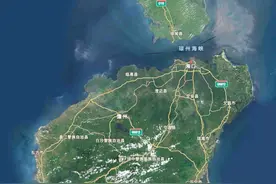 这里的火车，为啥能在海上跑？图片