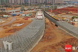 G15沈海高速公路海口段项目新进展：全线首个大体积箱梁顺利浇筑图片