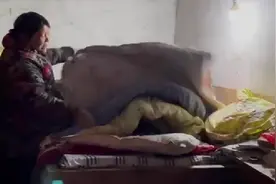 40秒｜女生住奶奶家因怕冷盖七床被子睡觉 网友：真的管用视频封面