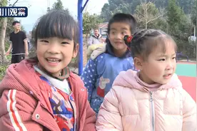 暖心！留守儿童有“妈妈”陪伴过年了图片