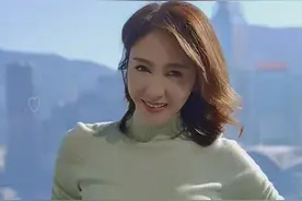 黎姿晒周末日常，喝香槟看海景图片