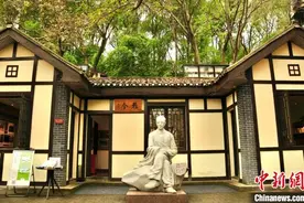 和大师一起阅读 在重庆雅舍邂逅“梁实秋”图片