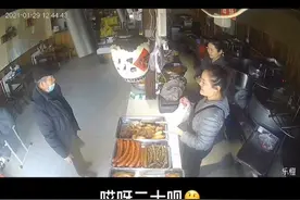 没才艺不敢砍价了！为了砍下2块钱，山东大爷又唱又跳，女店员乐了：您的才艺也得值两块钱图片