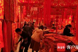 海口年货老街春联销售火爆 市民称这是过年“刚需”图片