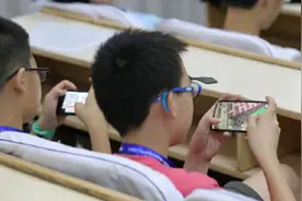 教育部：中小学生原则上不准带手机进学校视频封面