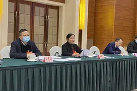 两会时间（78）叶素萍：村子合并后 减少的村干部怎么办？图片