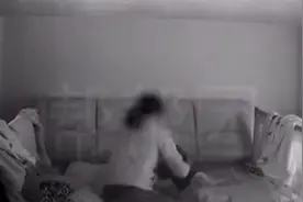 粗鲁哄睡男婴，保姆称没意识到在雇主眼里是虐待视频封面