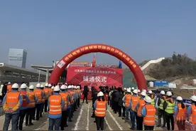 泸州将步入动车时代！川南城际铁路内自泸线今天完成铺轨图片