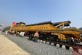 揭秘：四川首条时速250公里的有砟轨道高铁今“轨通”，铺轨有啥不同图片
