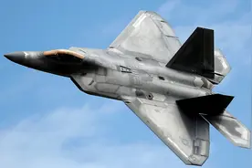 美军F-22战机历时14年终于完成升级 美媒：比起歼-20已经过时图片