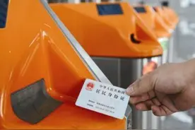 输错身份证号购票成功 第三方平台不退钱也不退票图片