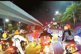 “禁摩”令下深圳街头摩托车又多起来了图片