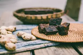 别拿感冒当小事！女孩感冒喝红糖姜茶拖成肺炎视频封面