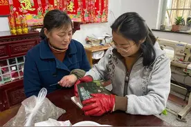 车祸昏迷46天醒来如“新生儿”母亲陪伴4年让她重生图片