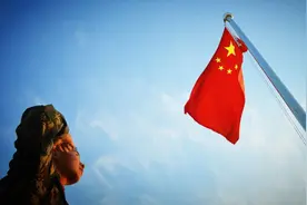 那些你看不到的背后，都是有人在替你负重前行图片