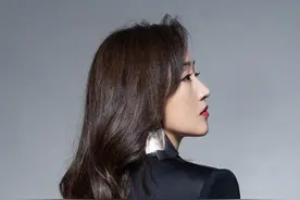 50岁杨钰莹曾因恋情隐退十年，和毛宁被赞金童玉女，真公主人生图片