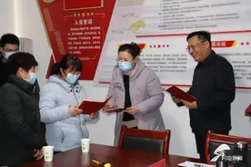 泰安村民收到节前大礼！农房“身份证”送到家里图片