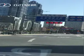 经过这里要注意！上海外滩隧道内不开大灯将被处罚视频封面