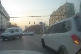 40秒｜紧急救助！邹城交警开启绿色通道为手部受伤患者“保驾护航”视频封面