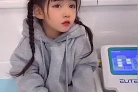 心痛！4岁女孩拥有”天使面孔”，却患罕见基因病或倒退成植物人图片