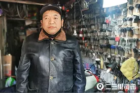 「凡人故事」咸阳手艺人修车配钥匙28年，供出俩大学生，自己也成大叔图片