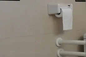 被指偷半卷卫生纸自尽的63岁洗碗工已清醒，很多细节首次披露图片