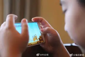 记者调查：教育部禁止中小学生带手机入校 山东多地学校这样做图片