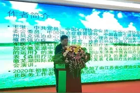 王滋：活着是奇迹，坚持就有光图片
