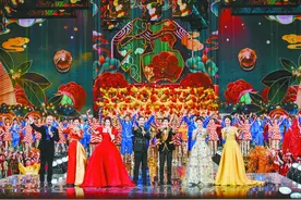 北京台春晚继续“合家欢”，上百位节目主持人同台表演《不忘初心》图片
