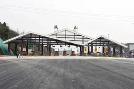 营达高速铁山收费站试运行 达州开车到成都又近28公里图片