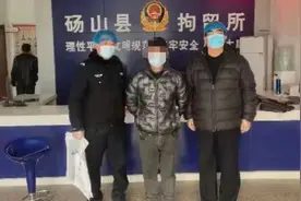 男子假装买烟抢了就跑 被宿州警方抓获图片