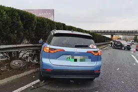 蔚来ES8开L2撞人又撞车，为啥装24个传感器都躲不开？图片