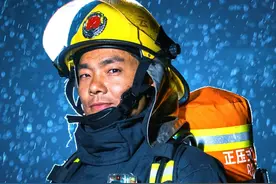 一场火灾中，消防员们都在团队里担任什么“角色”呢图片