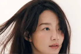 韩国女艺人申敏儿最新杂志写真曝光图片