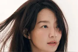 韩国女艺人申敏儿最新杂志写真曝光图片
