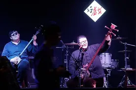 张尕怂是谁？从快手火到银幕的民谣歌手，也是乡土说书人图片
