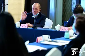 政协委员积极建言献策图片