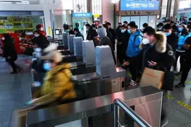 生日当天坐复兴号，送“复兴号”图片