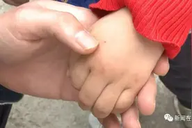 广西3岁男童小区内被人抱走15分钟，回来后肢体出现奇怪伤口图片