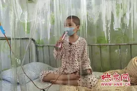 送你一朵小红花！河南8岁女孩勇敢抗癌 用歌声鼓励自己治愈家人图片