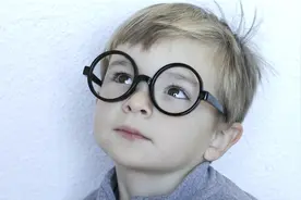 儿童近视该如何矫正？视频封面