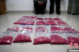 云南西双版纳破获运菜货车藏毒案 缴毒12公斤图片