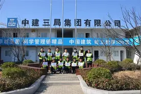 劝工友“原地过年”，这些标语也太有趣了图片