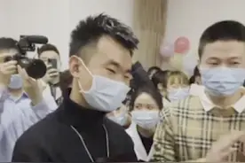“嫁给我好吗？”“不可以……”图片