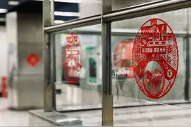 留深过年小伙伴注意了！正月初一深圳60座地铁站派发“春节礼物”图片